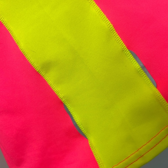 Brooks Running Neon Pink & Yellow Quarter Zip Pull Over reflective detail Small - Picture 7 of 12
